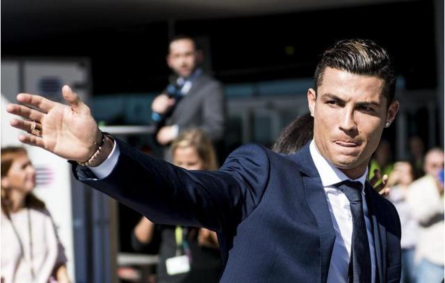 高尔夫女子中巡收官 石昱莉赢个人首冠 王梓萱成就赛季奖金王（高尔夫女子中巡赛季收官：石昱莉夺生涯首冠，王梓萱加冕年度奖金王）