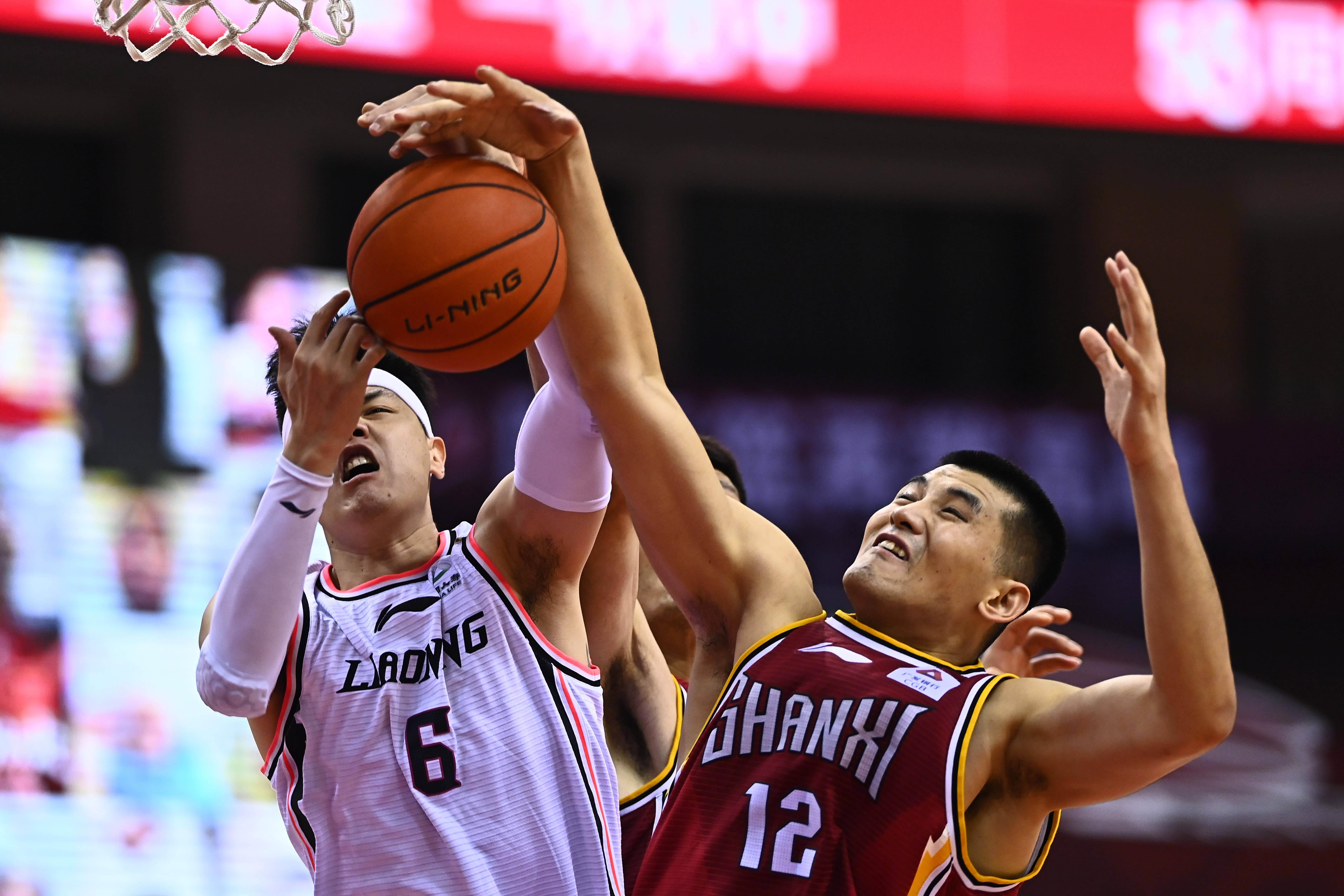 C罗前队友：C罗能踢到100岁！不喜欢梅西就不喜欢足球！（C罗昔日队友：他能踢到百岁！不爱梅西就不懂足球）