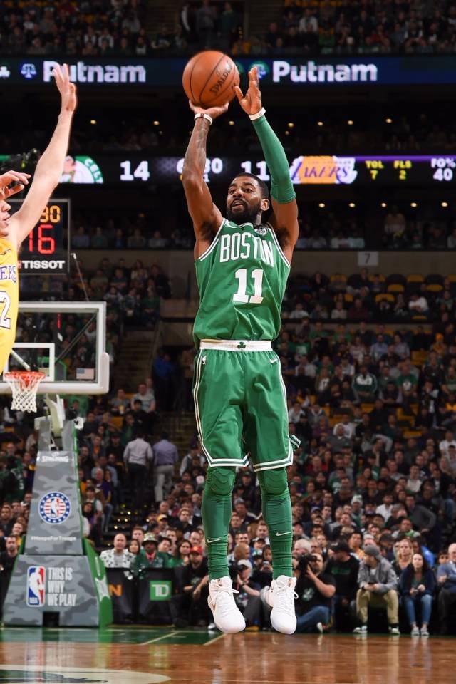 英超冷门多豪门问题多，曼联1比1西汉姆，B费错失良机被质疑（英超爆冷频现豪强陷困境，曼联1-1西汉姆，B费挥霍良机遭质疑）