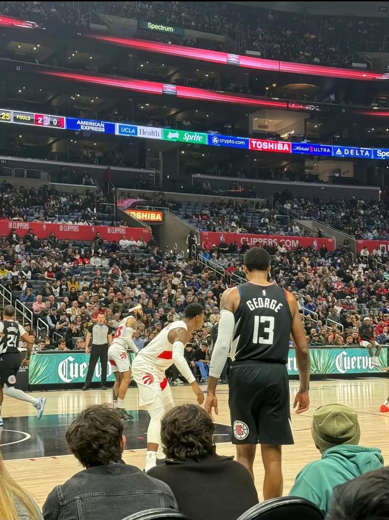 上海足协祝贺海港三连冠：上海足球史上已留下你们浓重的一笔（上海足协向海港致贺三连冠：已在上海足球史写下浓墨重彩一笔）