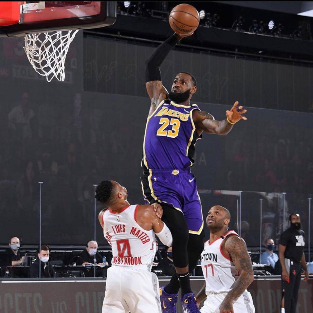 NBA季后赛焦点球员表现回顾（NBA季后赛核心球员表现盘点）