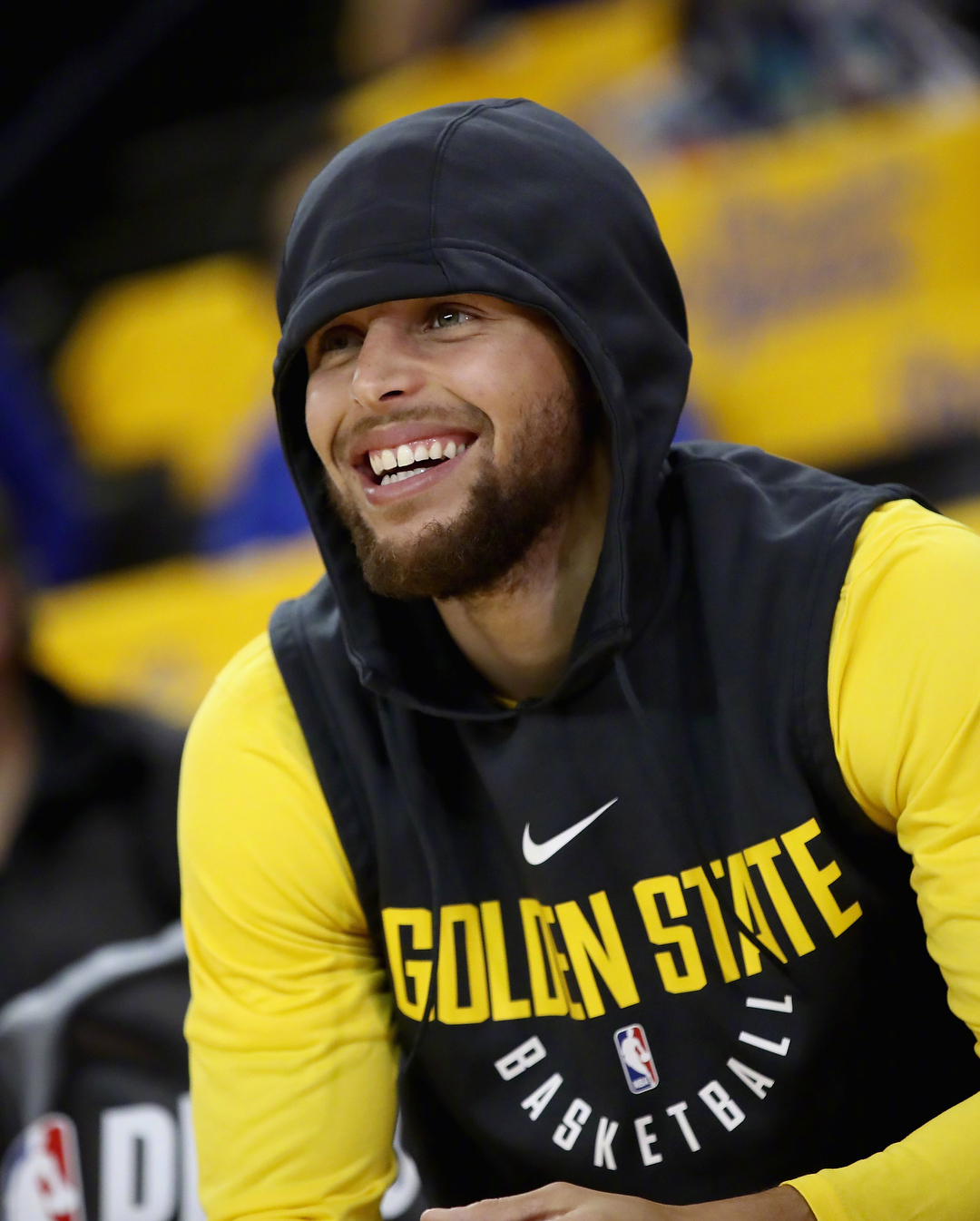 C罗未婚妻乔治娜点赞梅西妻子安东内拉夺冠帖（C罗未婚妻乔治娜为梅西妻子安东内拉夺冠动态点赞）