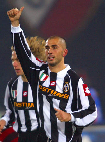 斯基拉：37岁本泽马准备在赛季结束合同到期后离开吉达联合（斯基拉：本泽马37岁，计划在赛季末合同到期时告别吉达联合）