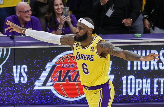 前锋突破射门命中率持续上升（前锋突破射门成功率稳步提升）