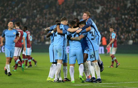 哈登率快船在常规赛中单挑魔术，连续4场得分超28分，但球队仍落后较大。（哈登率快船常规赛对阵魔术，连4场28+仍难阻球队大比分落后）