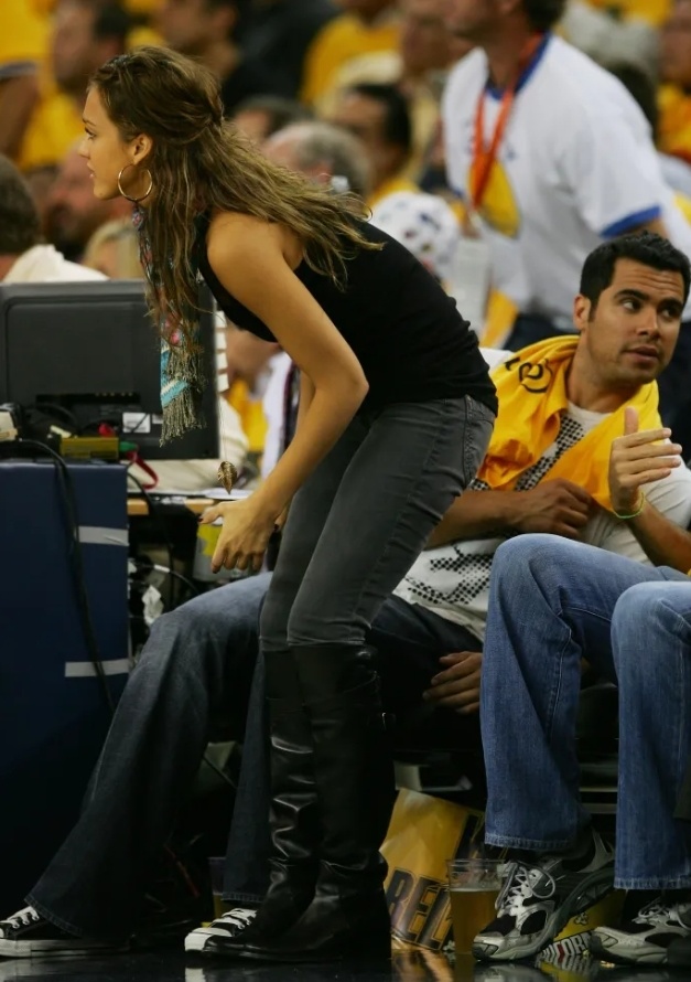 本赛季欧冠最年长进球榜：奥巴梅扬、格列兹曼、范戴克前三（欧冠本季最年长射手榜：奥巴梅扬、格列兹曼、范戴克位列前三）