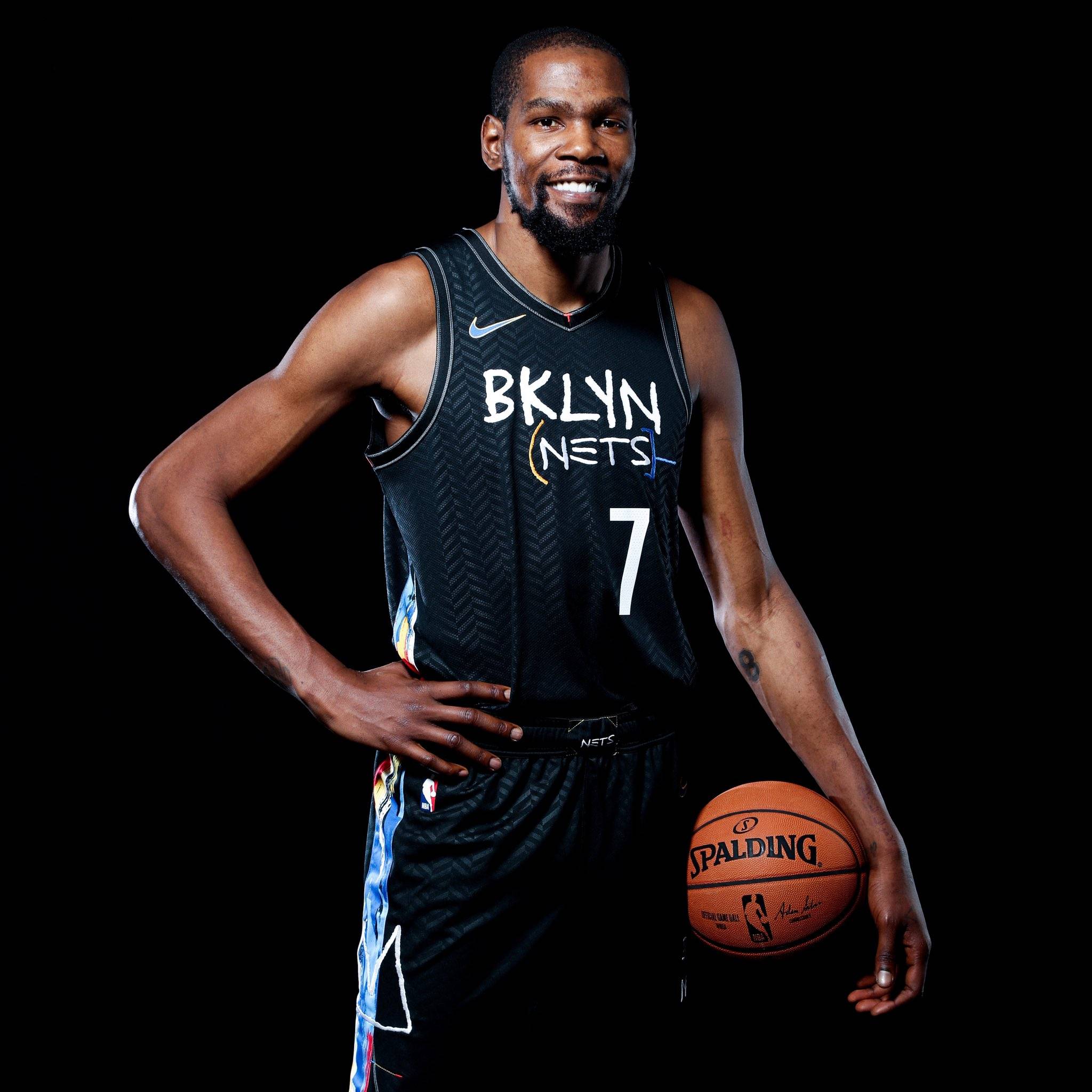 米体：将有一万名左右的那不勒斯球迷远征罗马，警方压力很大（米体：近万名那不勒斯球迷将客赴罗马，警方安保压力陡增）