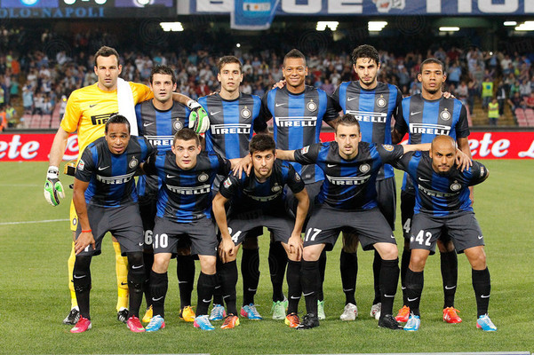 4-0横扫！意甲榜首易主，国米挤掉米兰，法布雷加斯惨败（4-0完胜！意甲头名易位，国米力压米兰，法布雷加斯吞惨败）