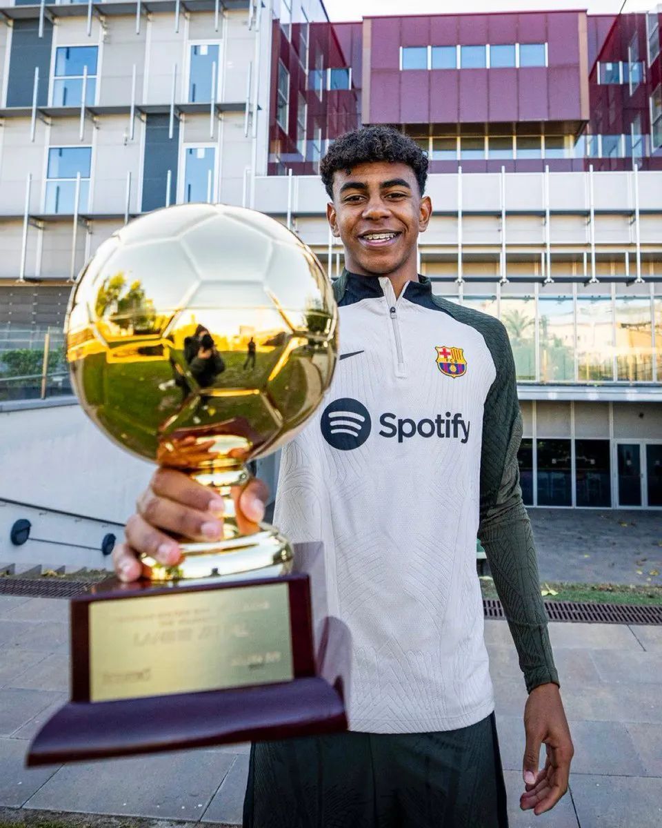 国际比赛日阵容公布 球迷关注（国际比赛日大名单出炉，球迷热议）