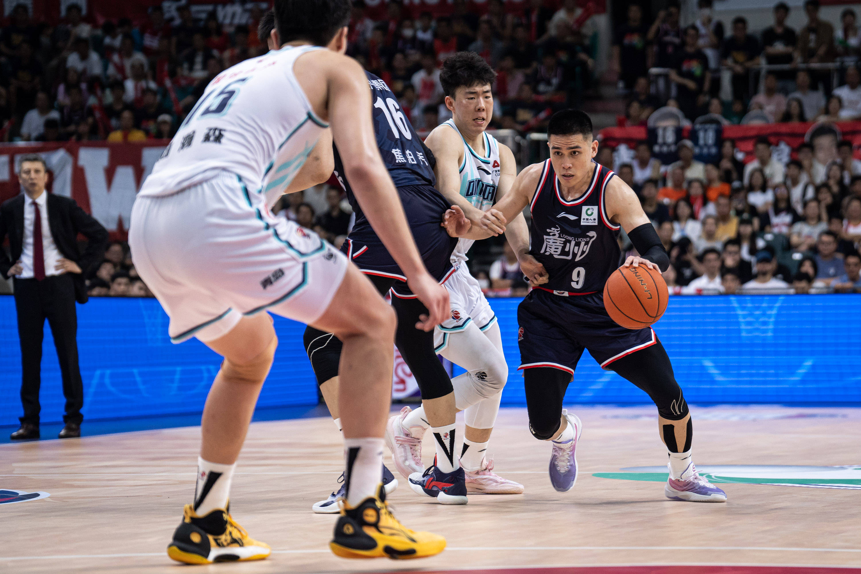 半场：尤文0-0都灵，比赛平淡，双方机会不多（半场战报：尤文0-0都灵，场面平淡 机会有限）