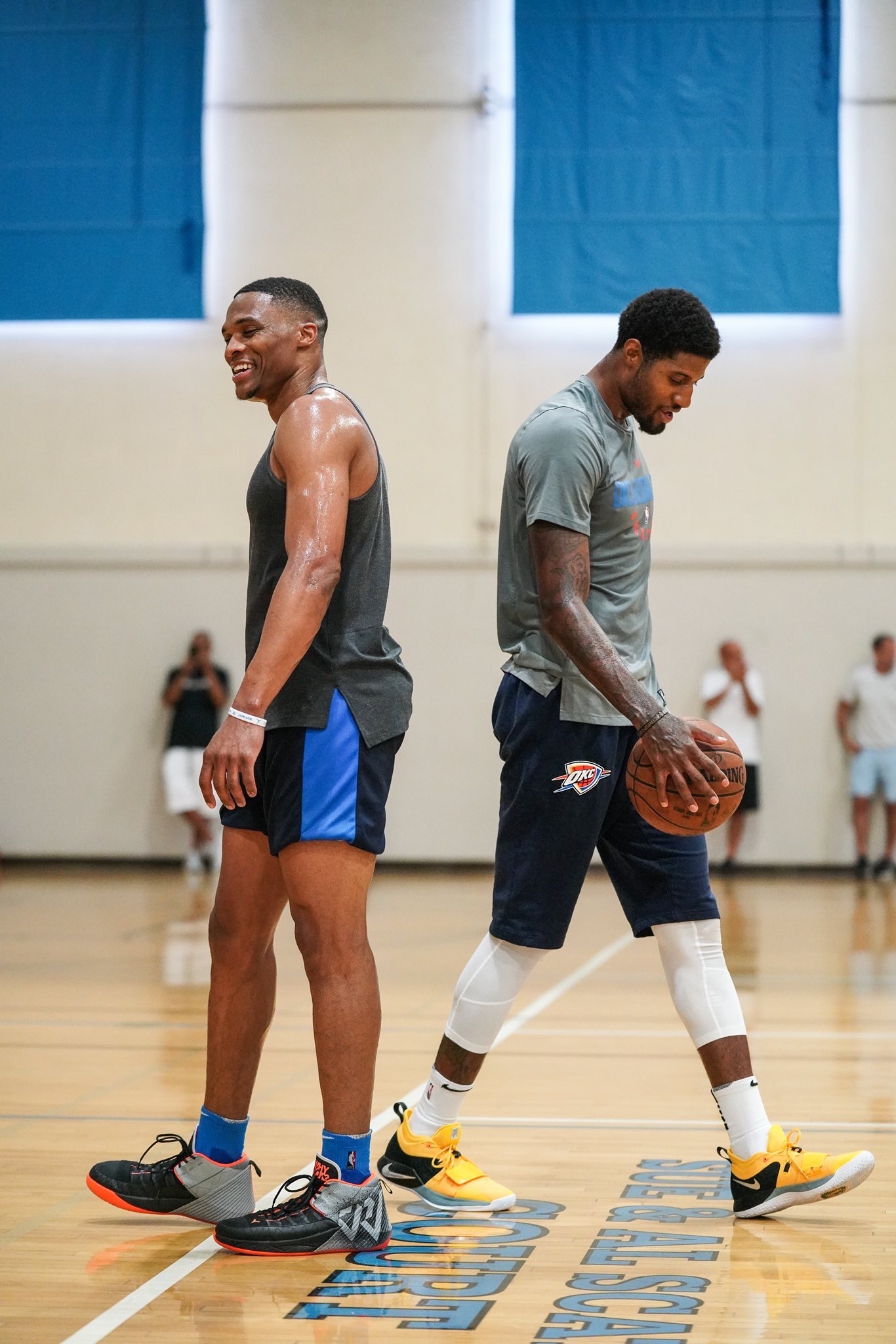 作为曼联球迷，真得感谢纽卡在关键时刻抬了一手（曼联球迷：感谢纽卡关键时刻伸出援手）