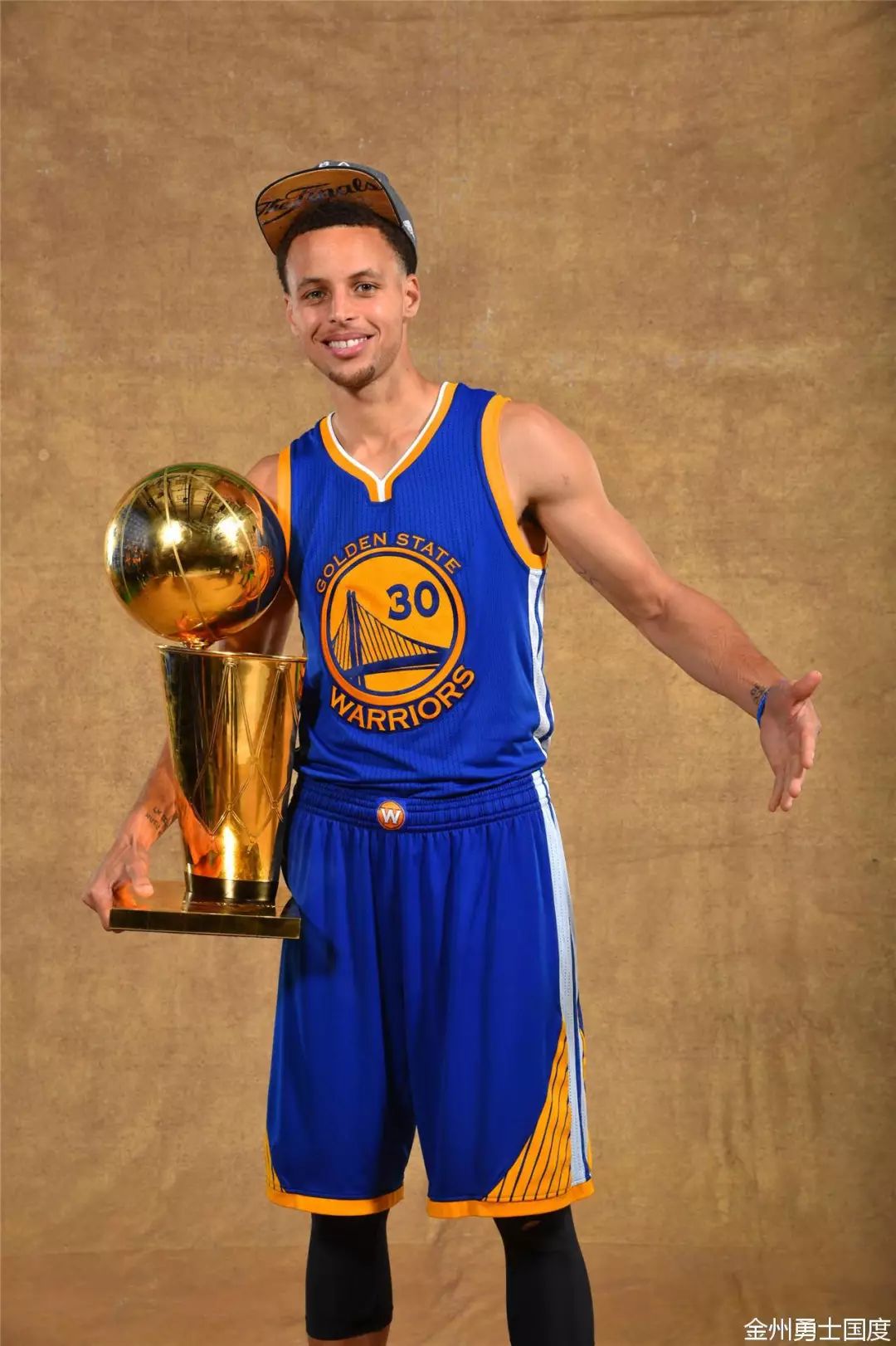 杨瀚森上5分钟送2分1板1助1帽 后三节枯坐板凳（杨瀚森仅打5分钟拿下2分1板1助1帽 后三节未再出场）