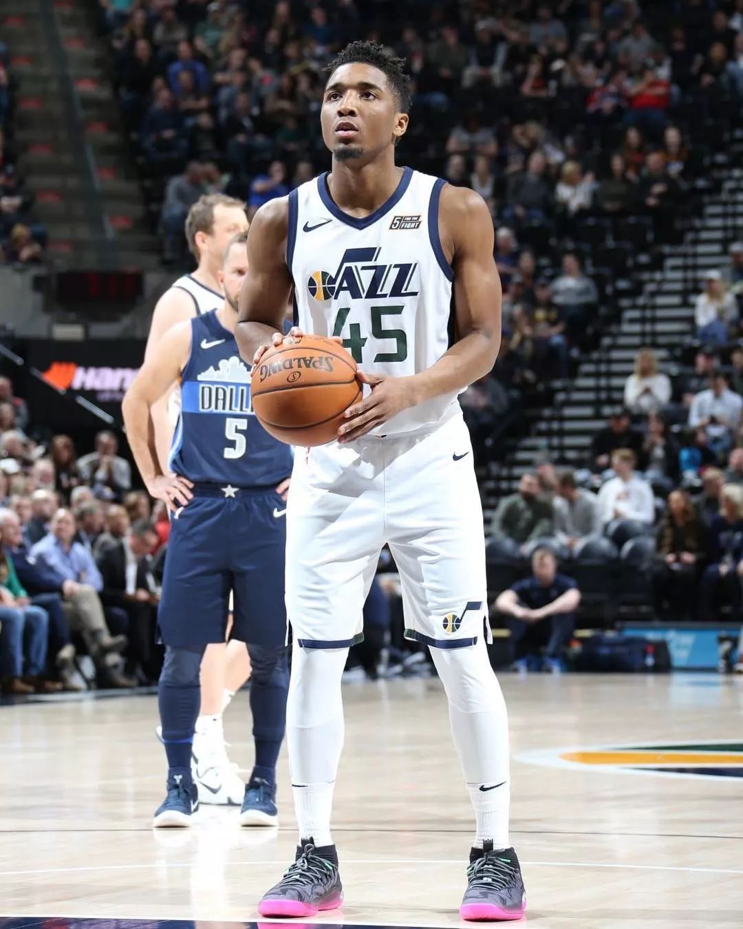 记者：明天青岛西海岸代理主帅毛雷尔携里切利参加赛前发布会（记者：明日青岛西海岸代理主帅毛雷尔将与里切利一同出席赛前发布会）